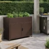 Armoire de jardin 100cm marron sur terrasse maison ambiance estivale avec barbecue et jardinière avec aromates